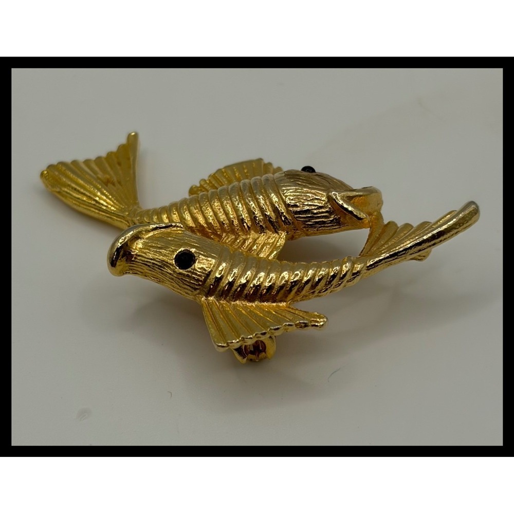 Vintage Double Koi Fish Brooch Gold Textured Animal Jewelry - Picture 2 of 5